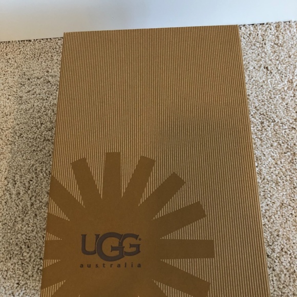 UGG Australia ANKLE BOOTS - Picture 7 of 9